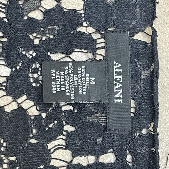 NWT Alfani Lace Blouse Bubble Hem Bell Sleeve Size M Elegant Feminine Romantic - Picture 9 of 9